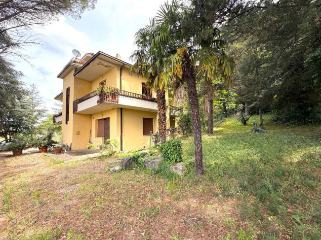 Porzione di Bifamiliare in vendita a Foligno