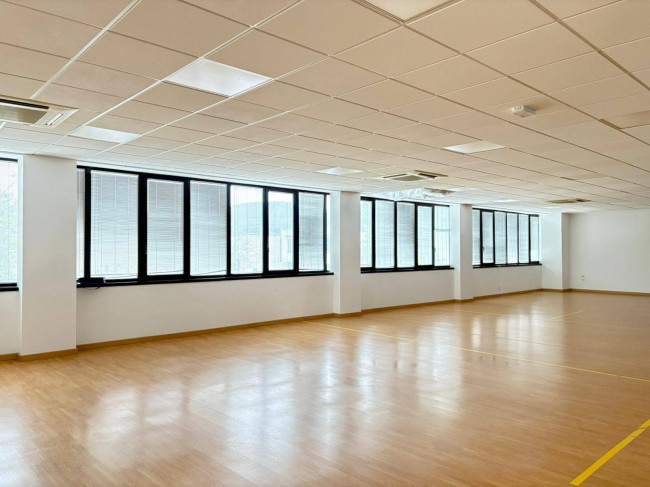 Locale commerciale in affitto a Foligno
