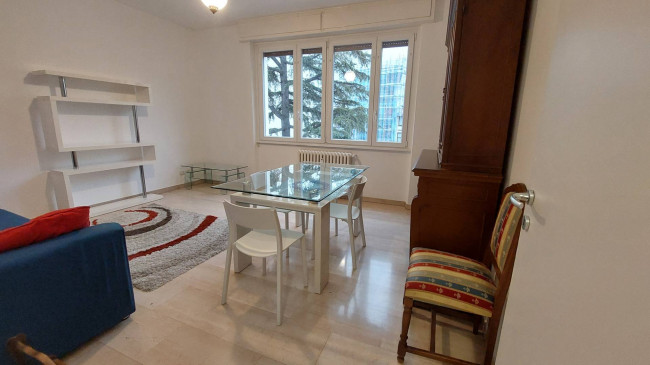   in <br/> rent a Varese