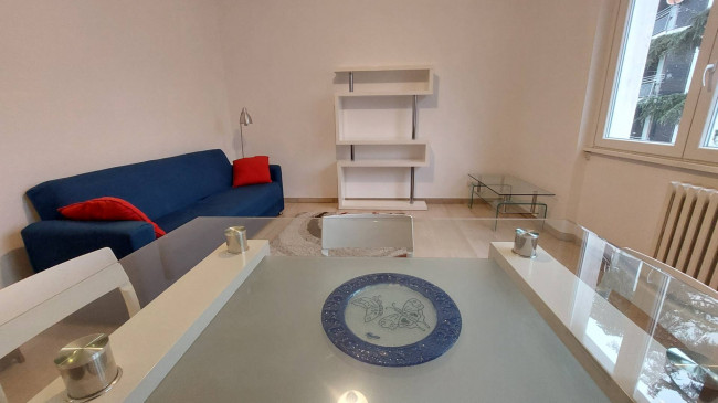   in <br/> rent a Varese