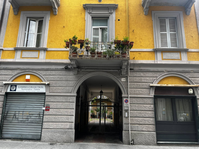   in <br/> rent a Varese