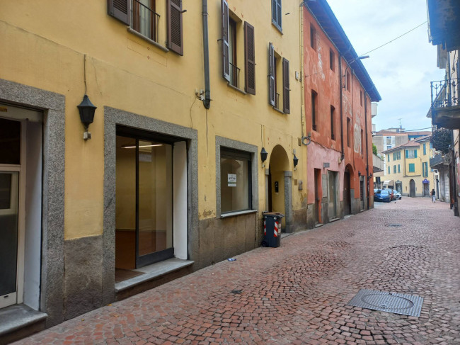 Locale commerciale in affitto a Varese
