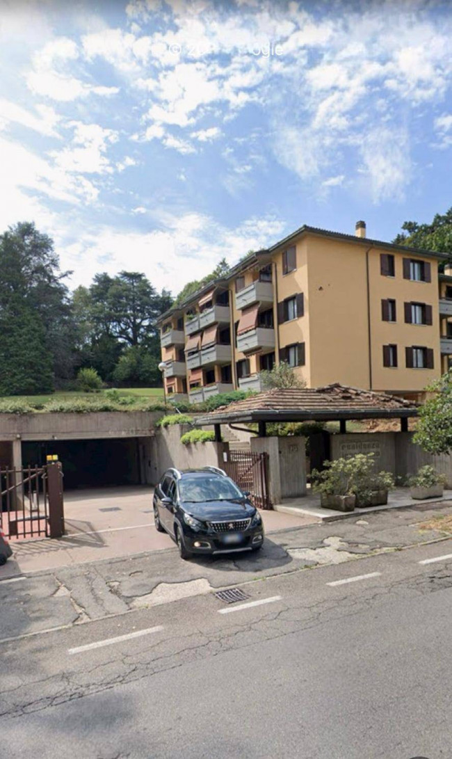 Garage/Box/Posto auto in vendita a Varese (VA)