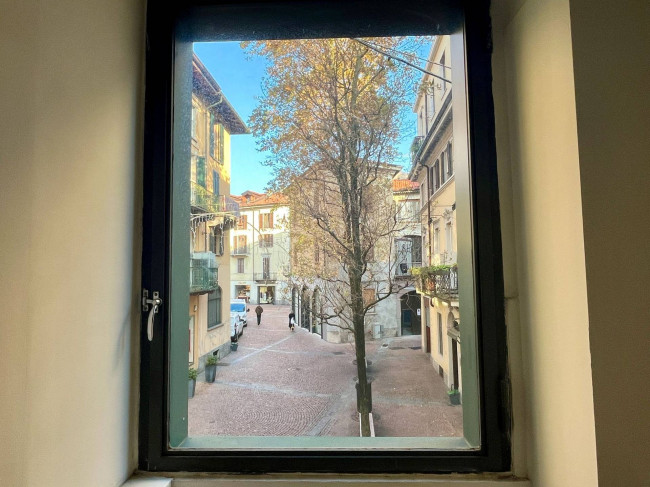   in <br/> rent a Varese