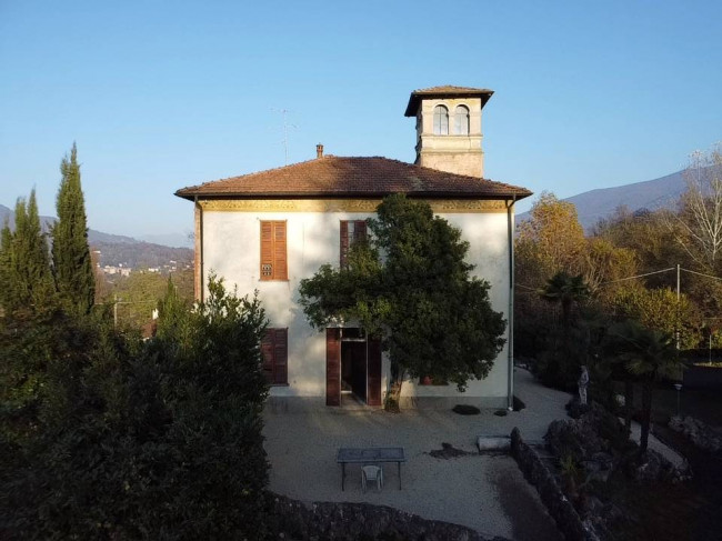 Villa in vendita a Cunardo