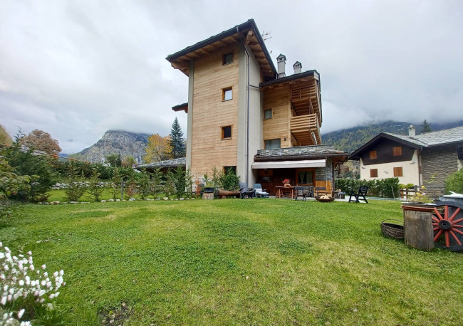 Appartamento Quadrilocale in vendita a Courmayeur