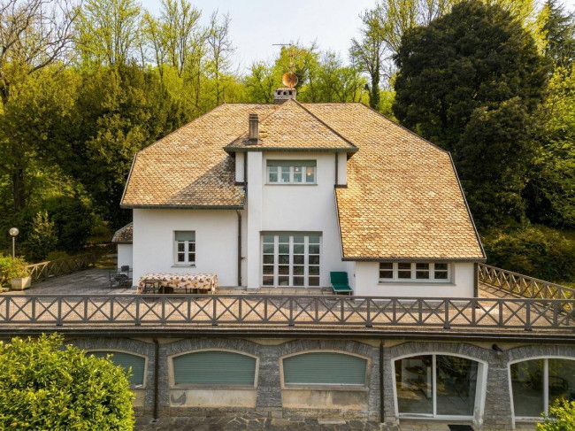   in <br/> sale a Comerio