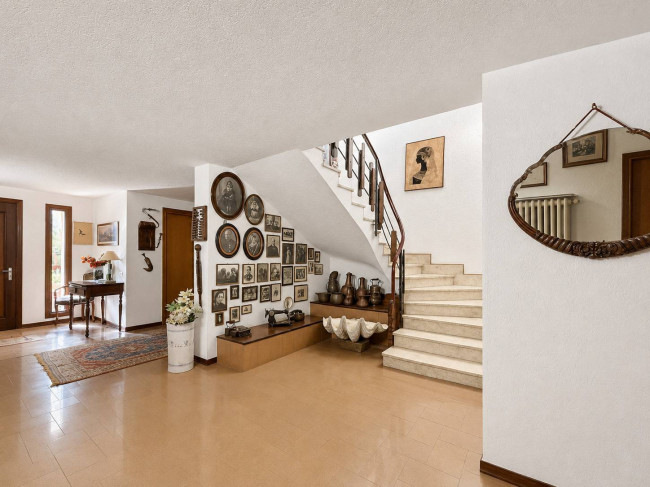 Appartamento in casa bifamiliare in vendita a Varese