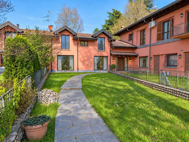 Casa semindipendente in vendita a Varese