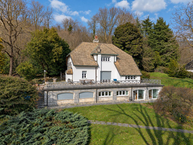 Villa Singola  in <br/> vendita a Comerio