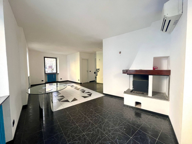   in <br/> rent a Varese