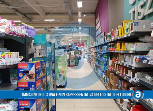 Locale commerciale in vendita a Bari