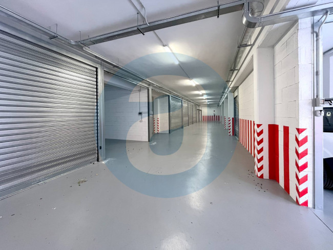 Box o garage in vendita a Bari