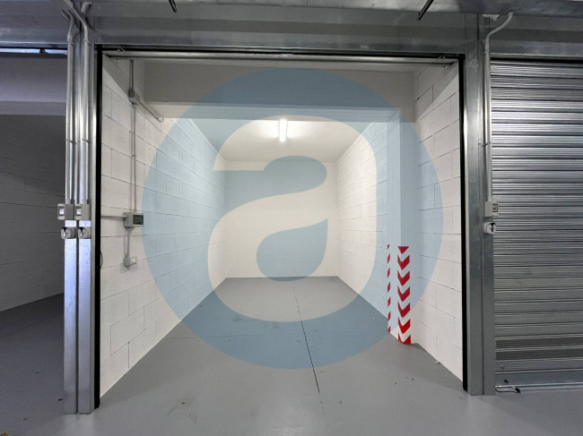 Box o garage in vendita a Bari