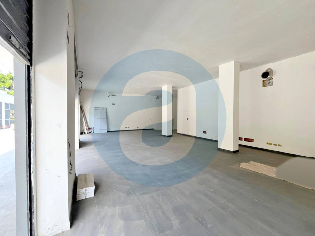 Locale commerciale in affitto a Bari