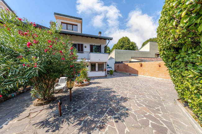 Villa in vendita a Locate di Triulzi