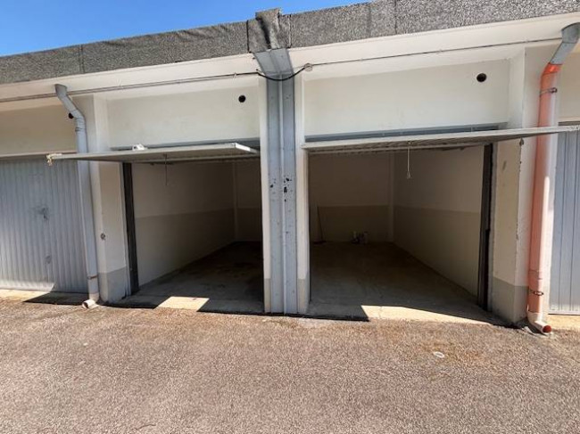 Box o garage in Vendita a Vinovo