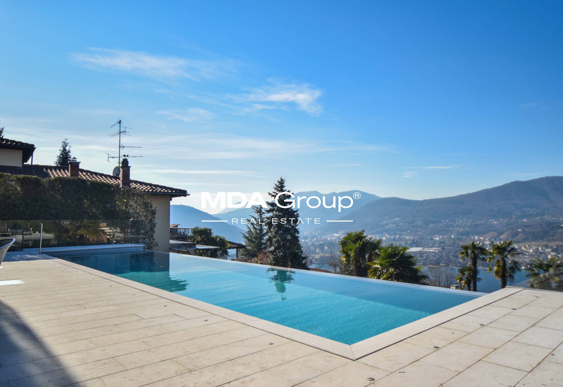 VILLA WITH SWIMMING POOL
