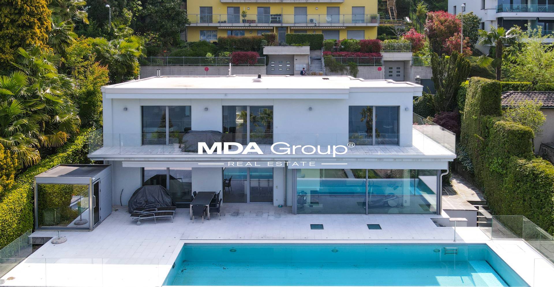VILLA WITH SWIMMING POOL