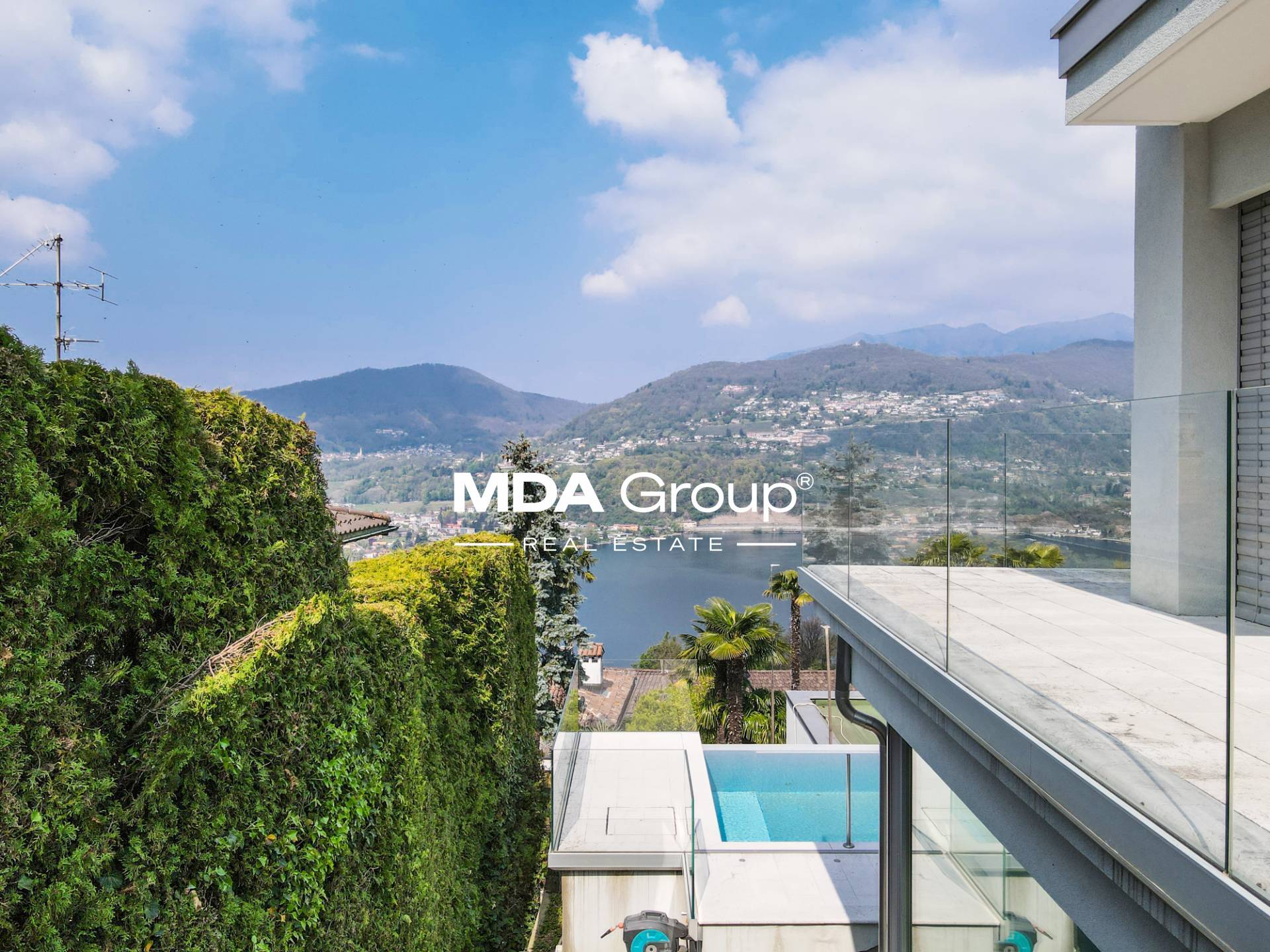 VILLA WITH SWIMMING POOL