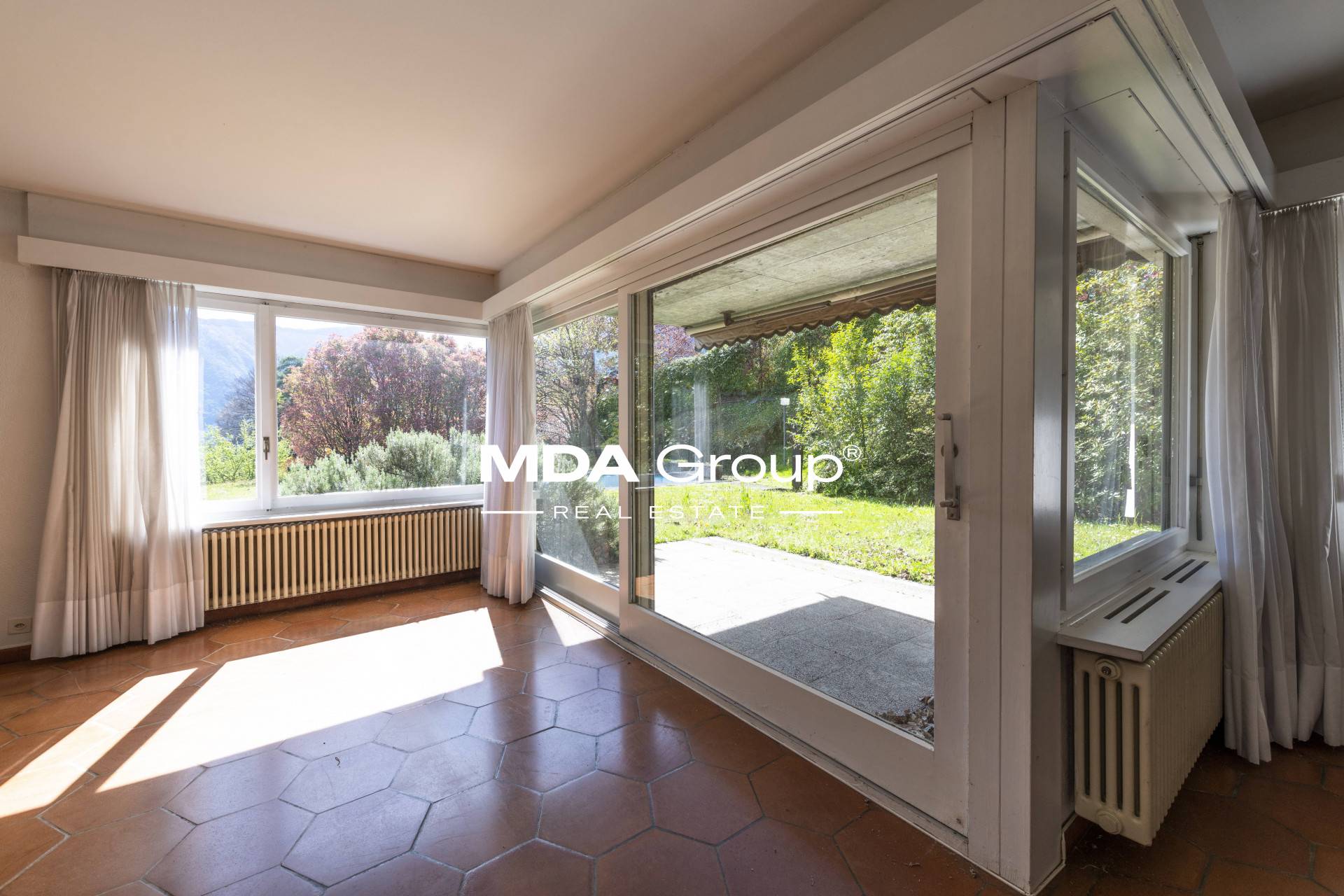 VILLA WITH BUILDING PLOT