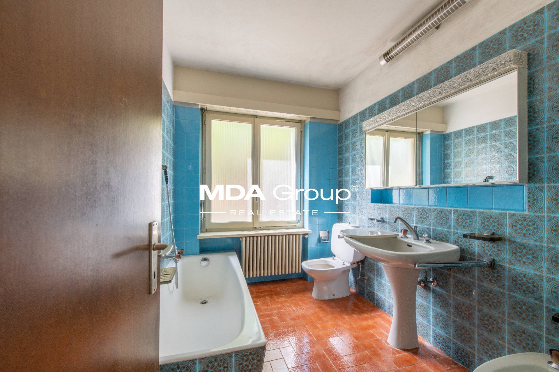 VILLA WITH BUILDING PLOT