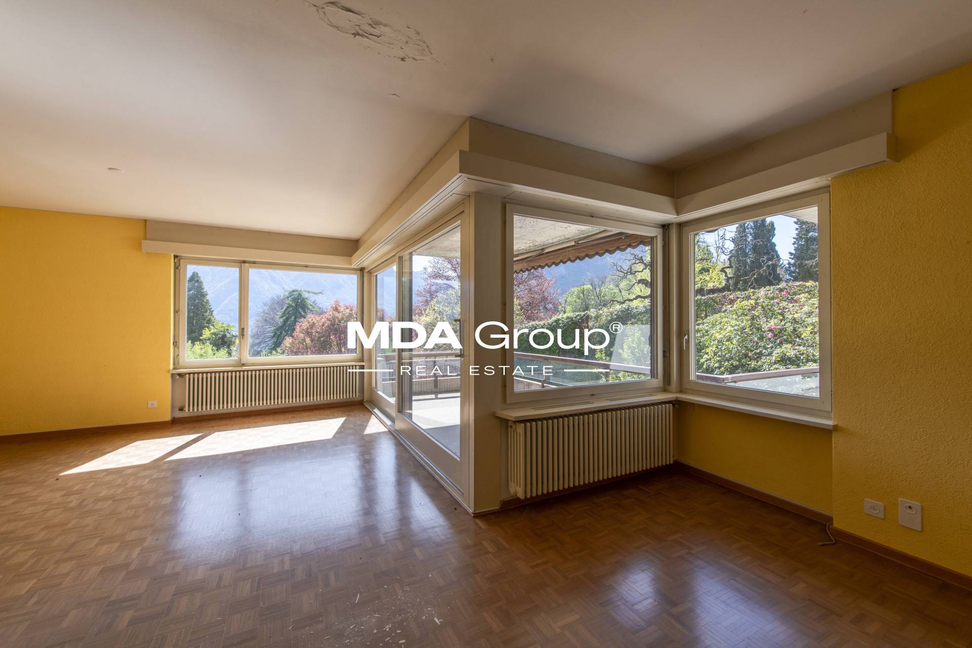 VILLA WITH BUILDING PLOT