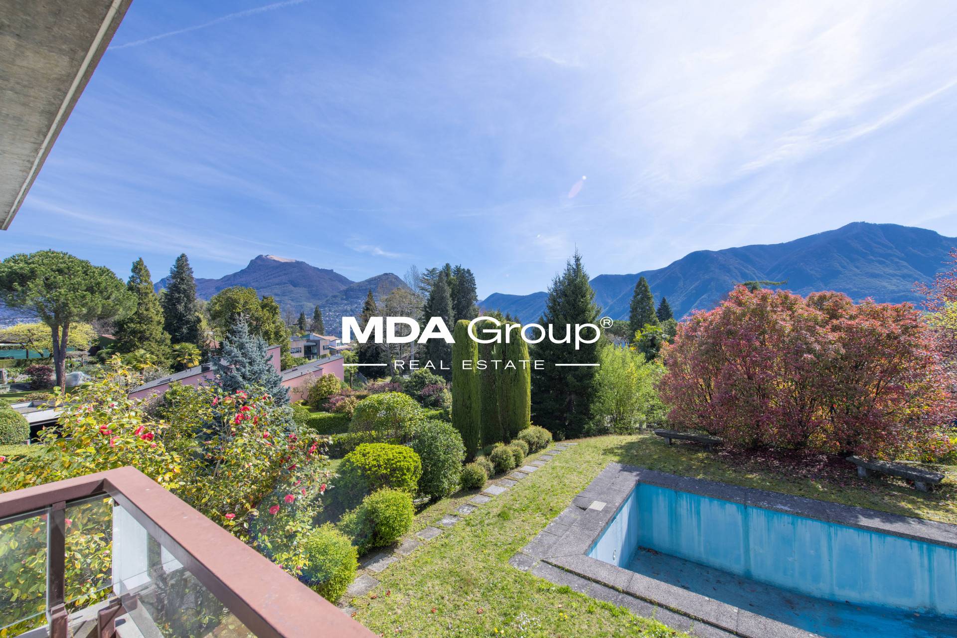 VILLA WITH BUILDING PLOT