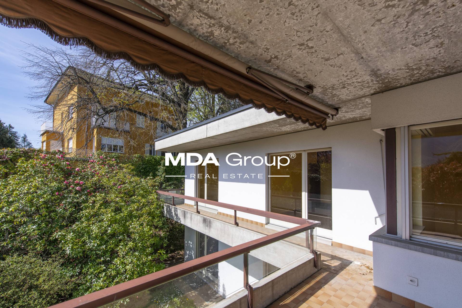 VILLA WITH BUILDING PLOT