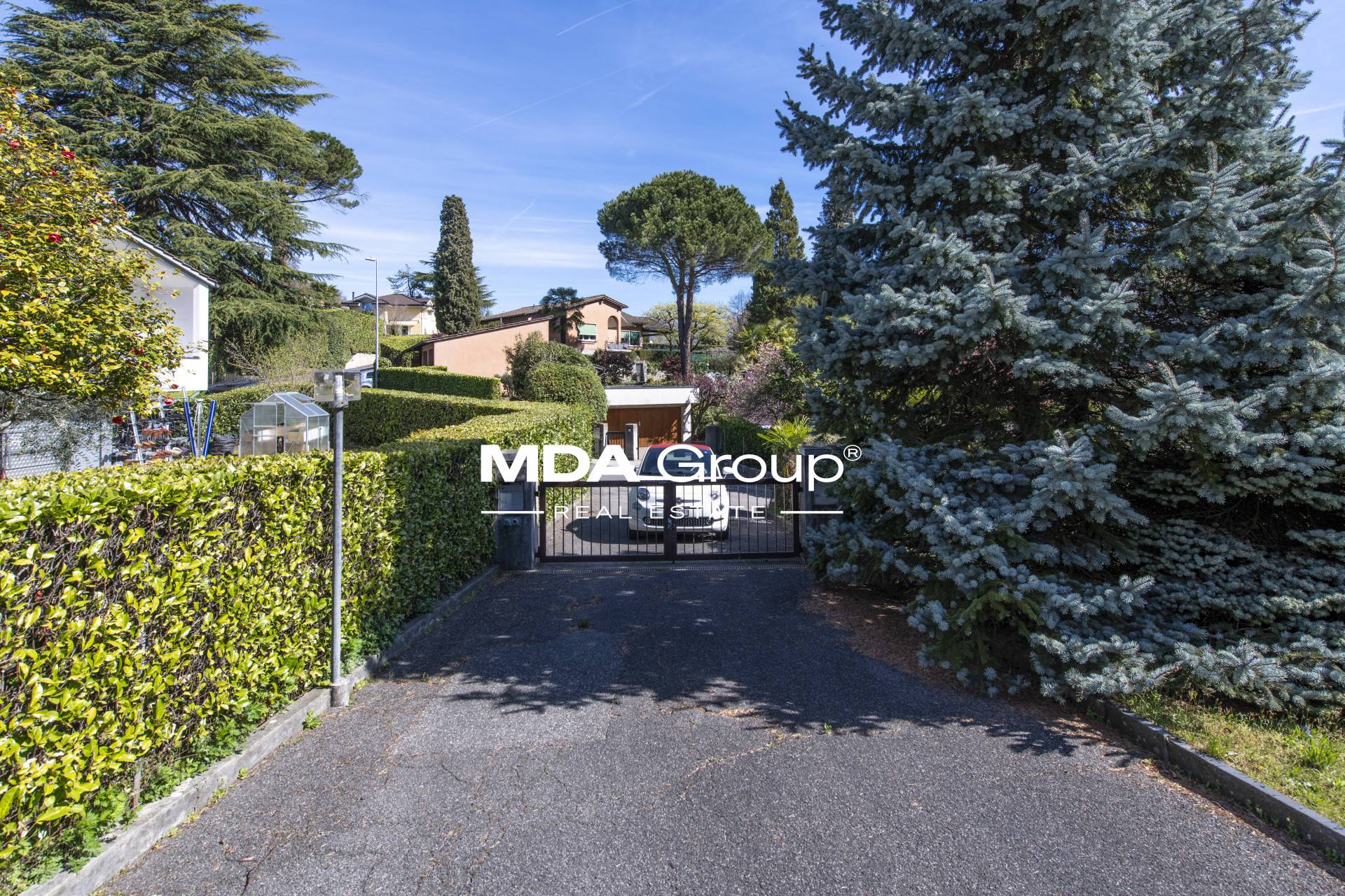 VILLA WITH BUILDING PLOT