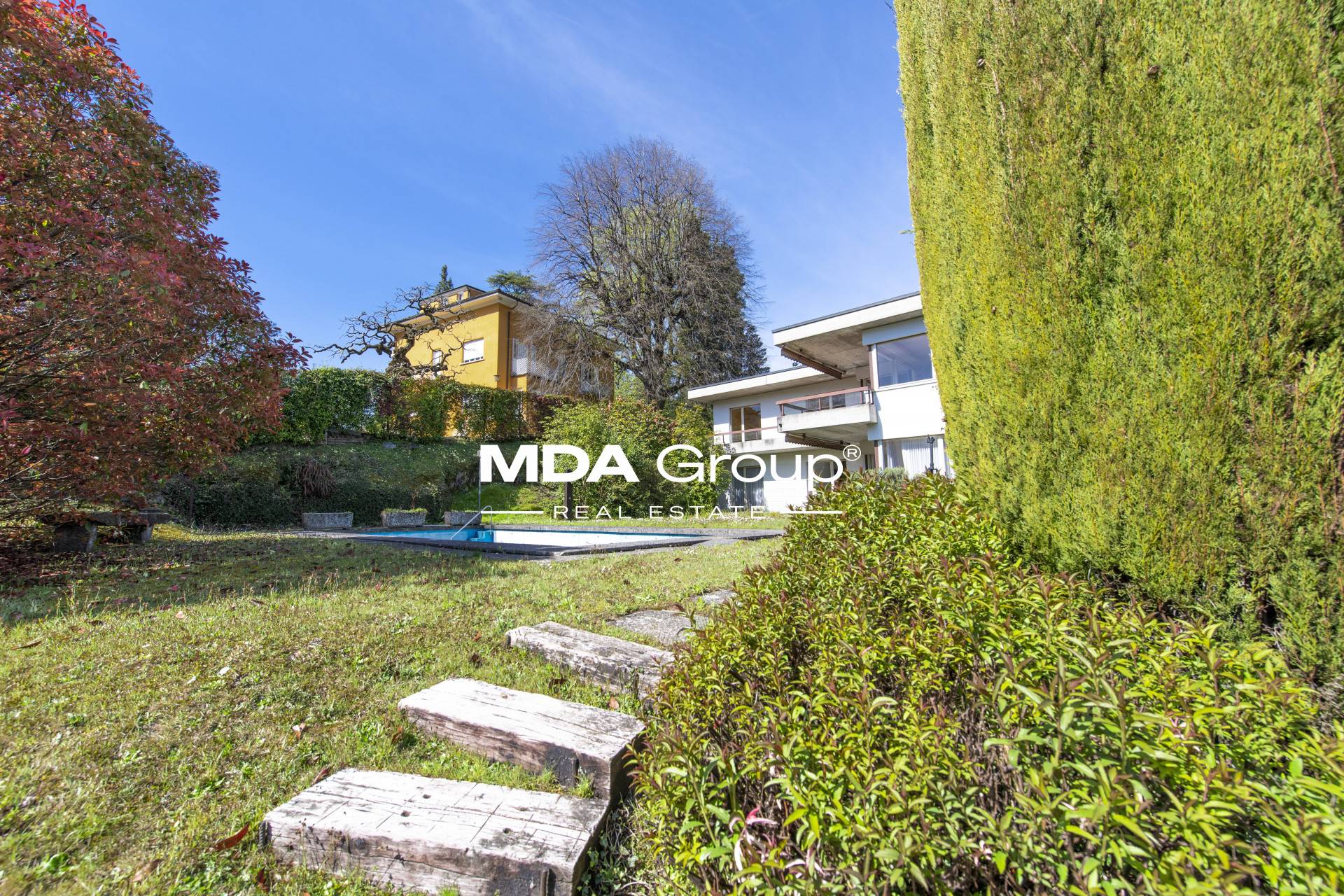 VILLA WITH BUILDING PLOT