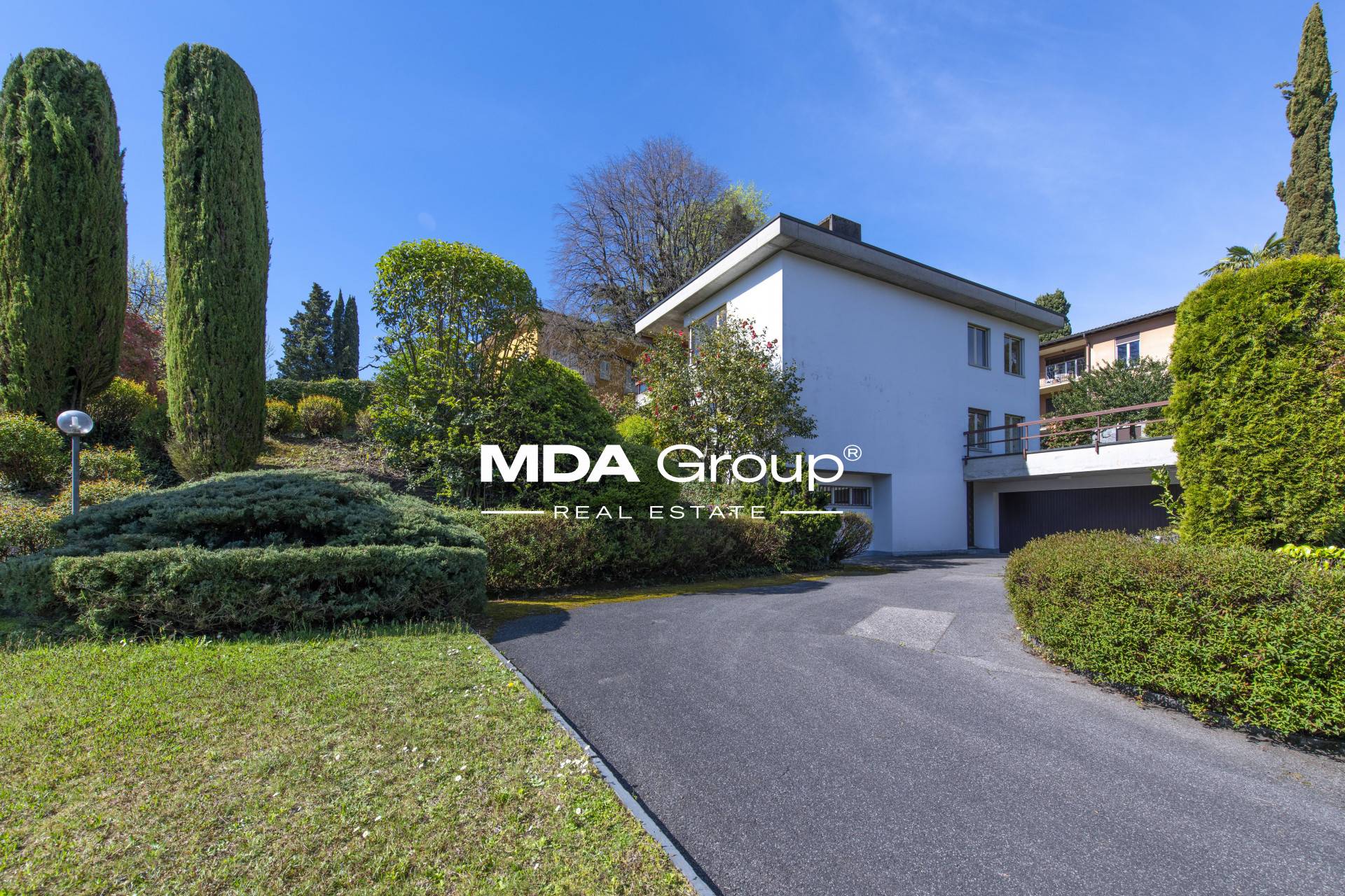 VILLA WITH BUILDING PLOT