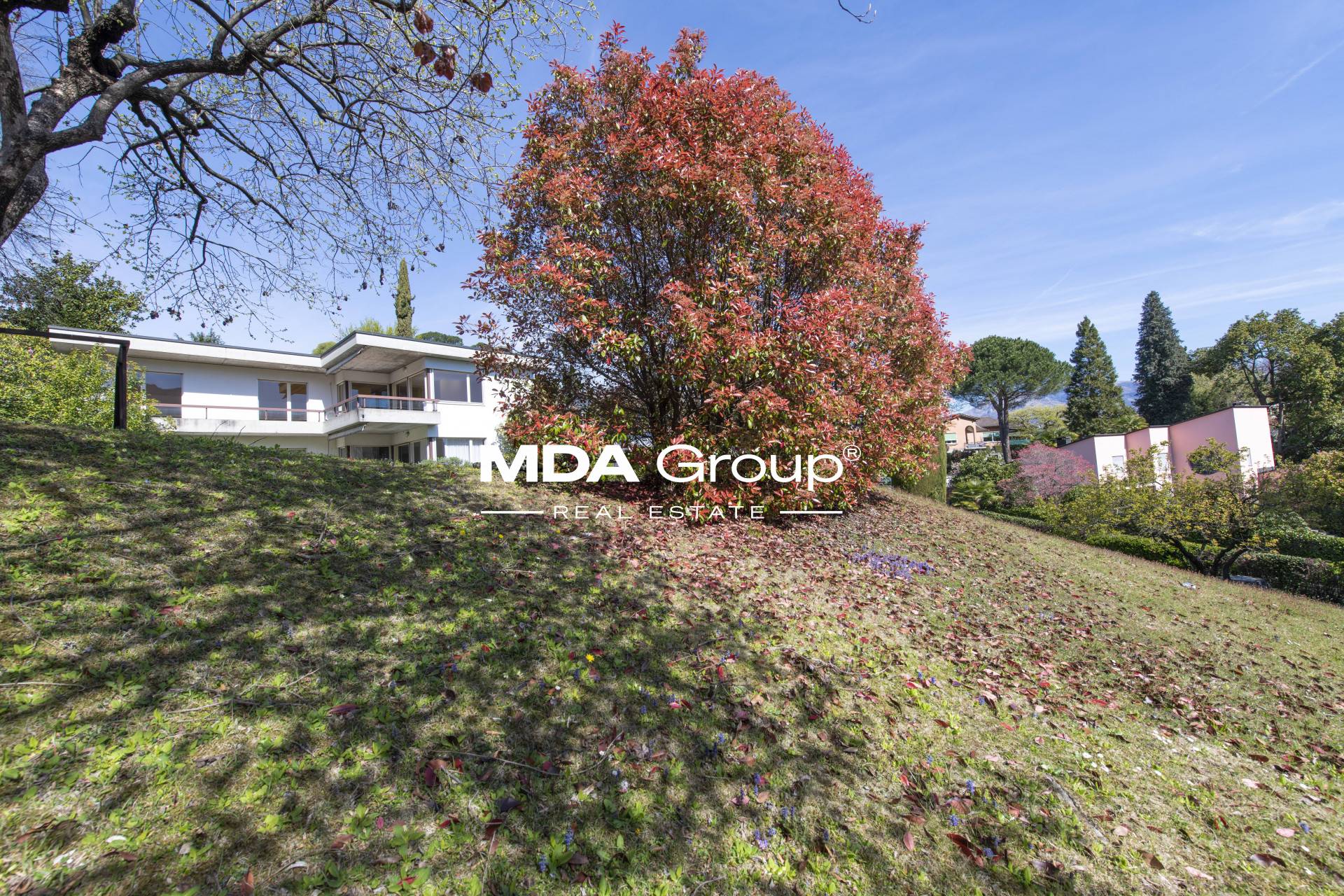 VILLA WITH BUILDING PLOT