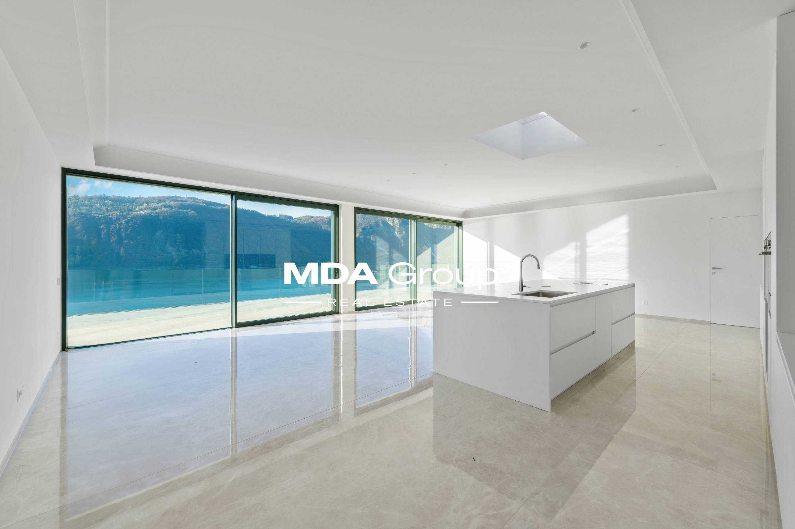 AMAZING LAKE VIEW PENTHOUSE