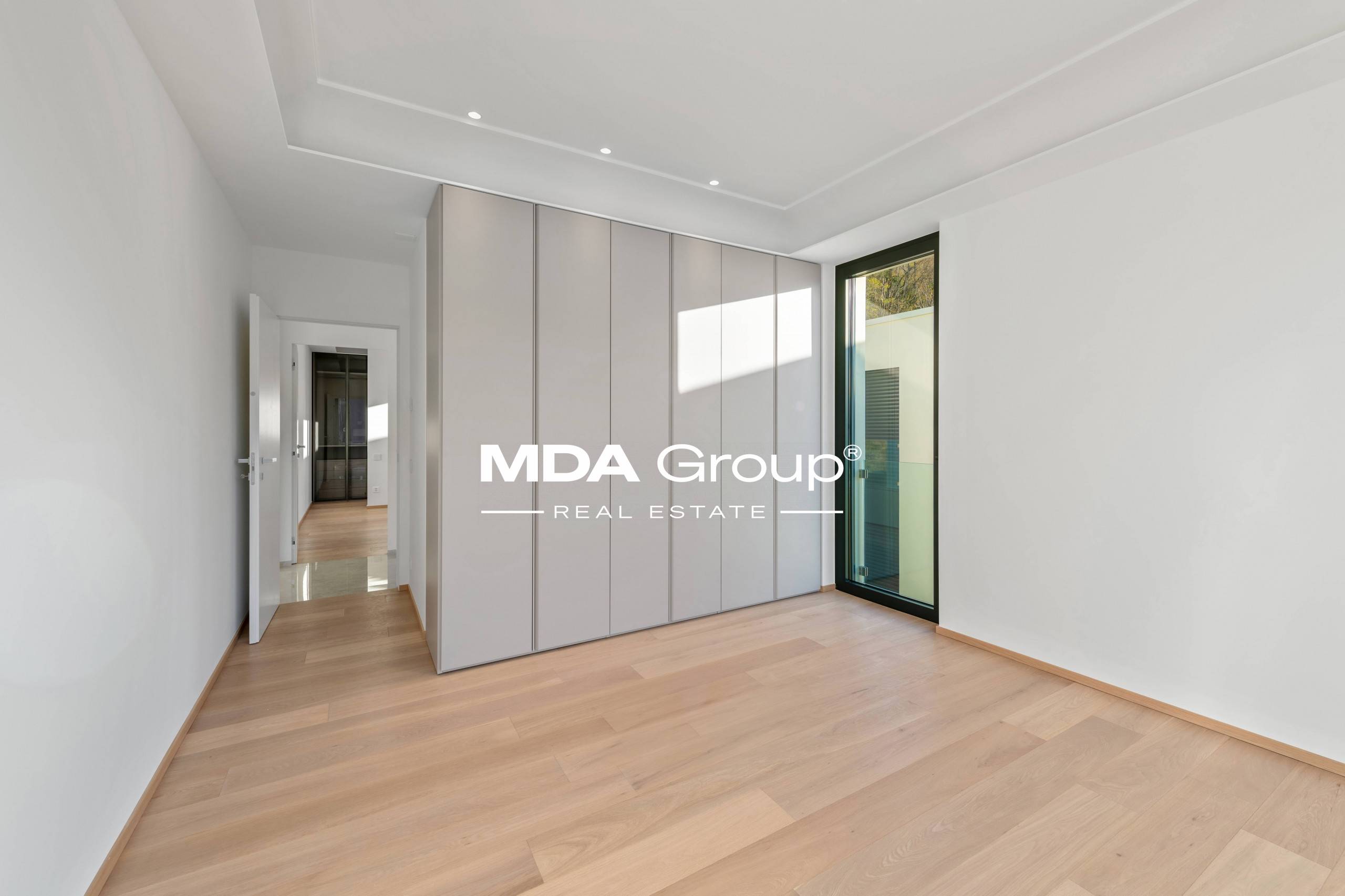 AMAZING LAKE VIEW PENTHOUSE