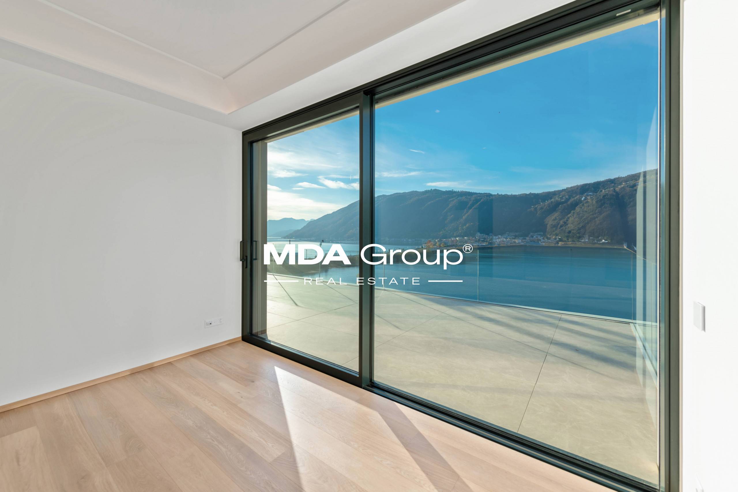 AMAZING LAKE VIEW PENTHOUSE