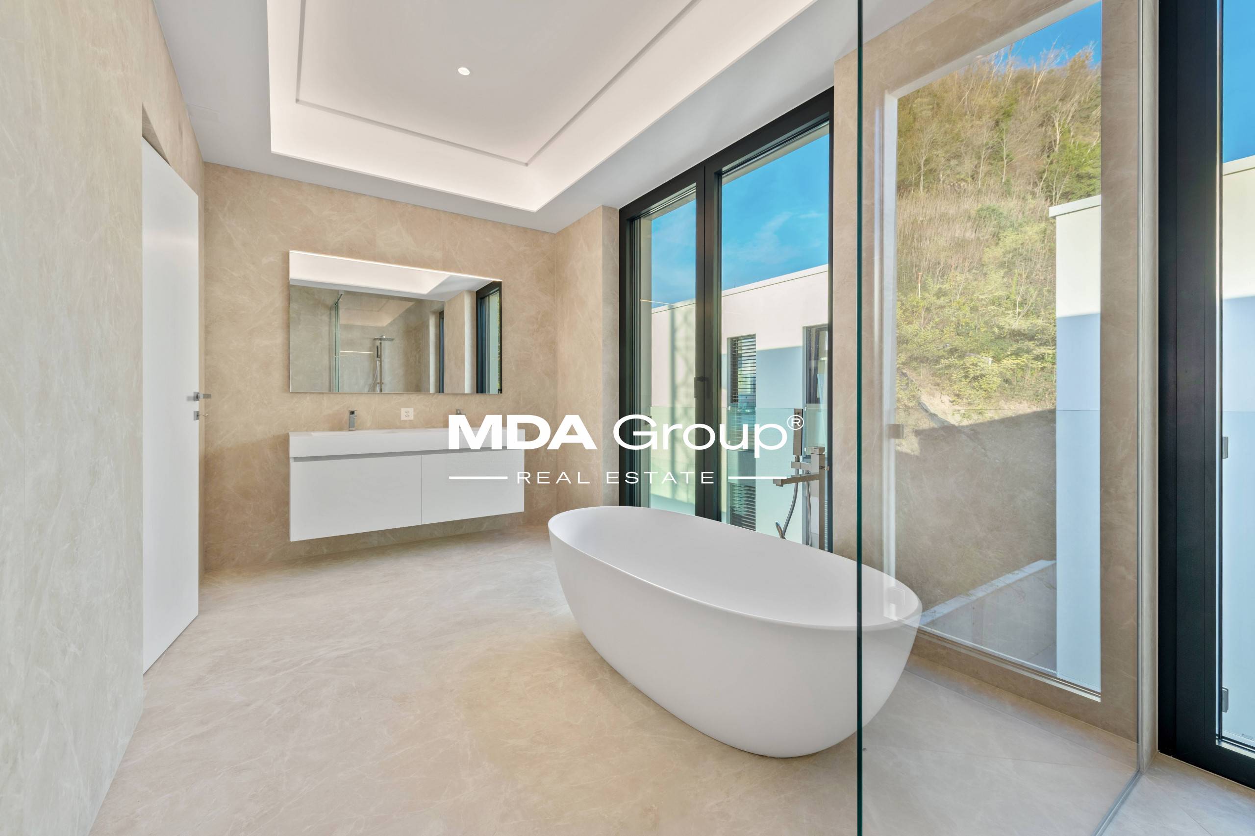 AMAZING LAKE VIEW PENTHOUSE