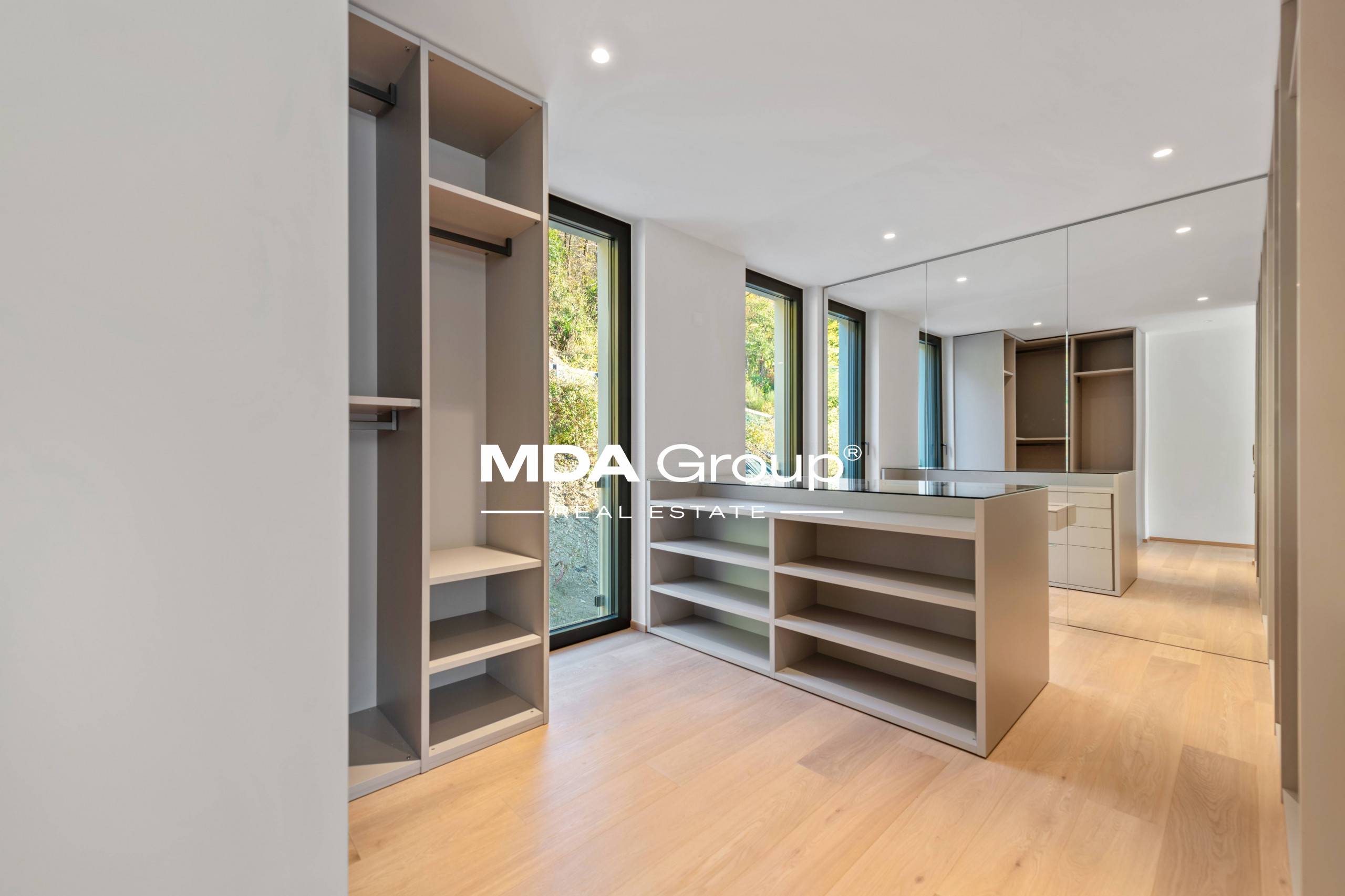 AMAZING LAKE VIEW PENTHOUSE