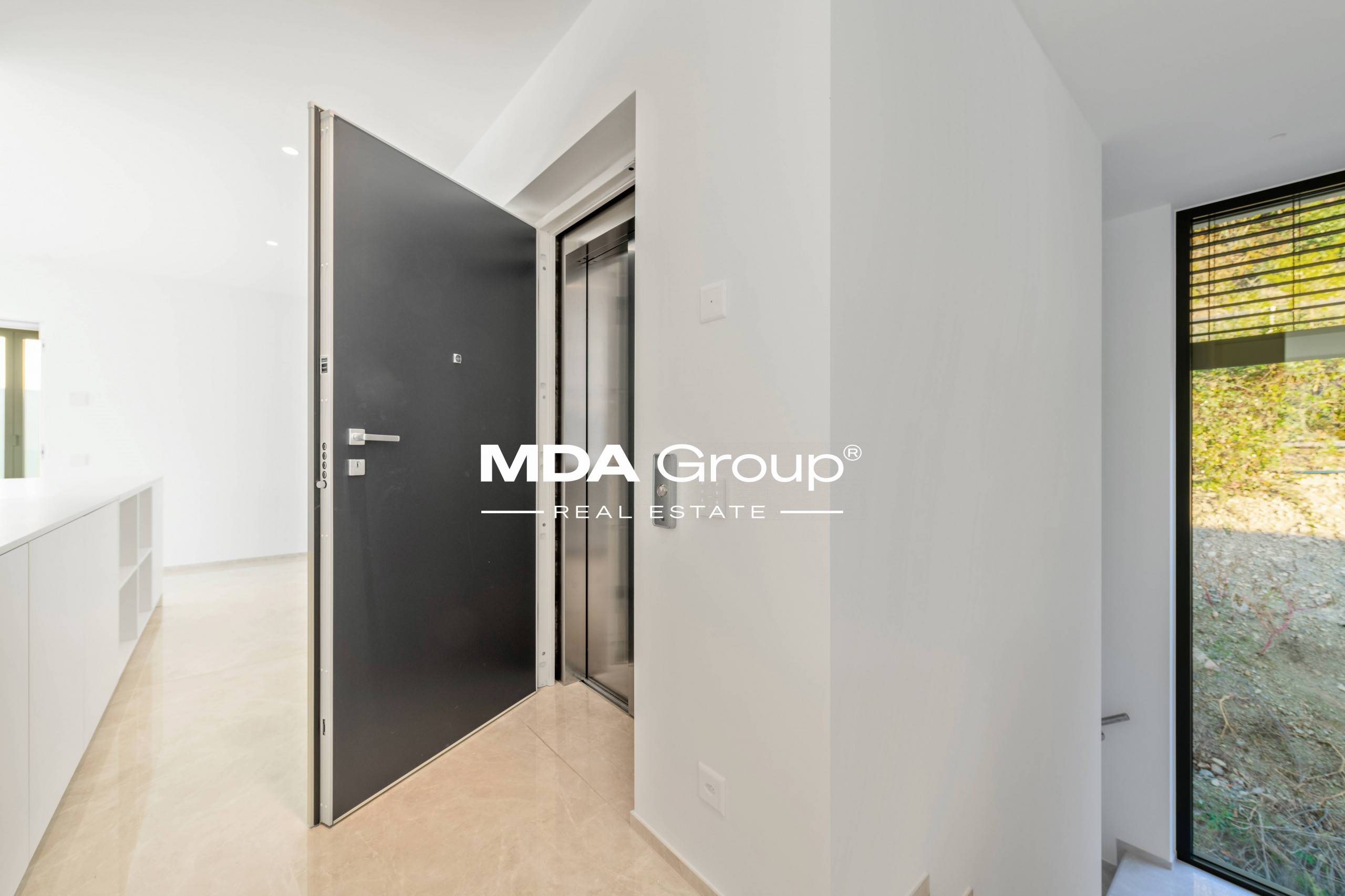 AMAZING LAKE VIEW PENTHOUSE