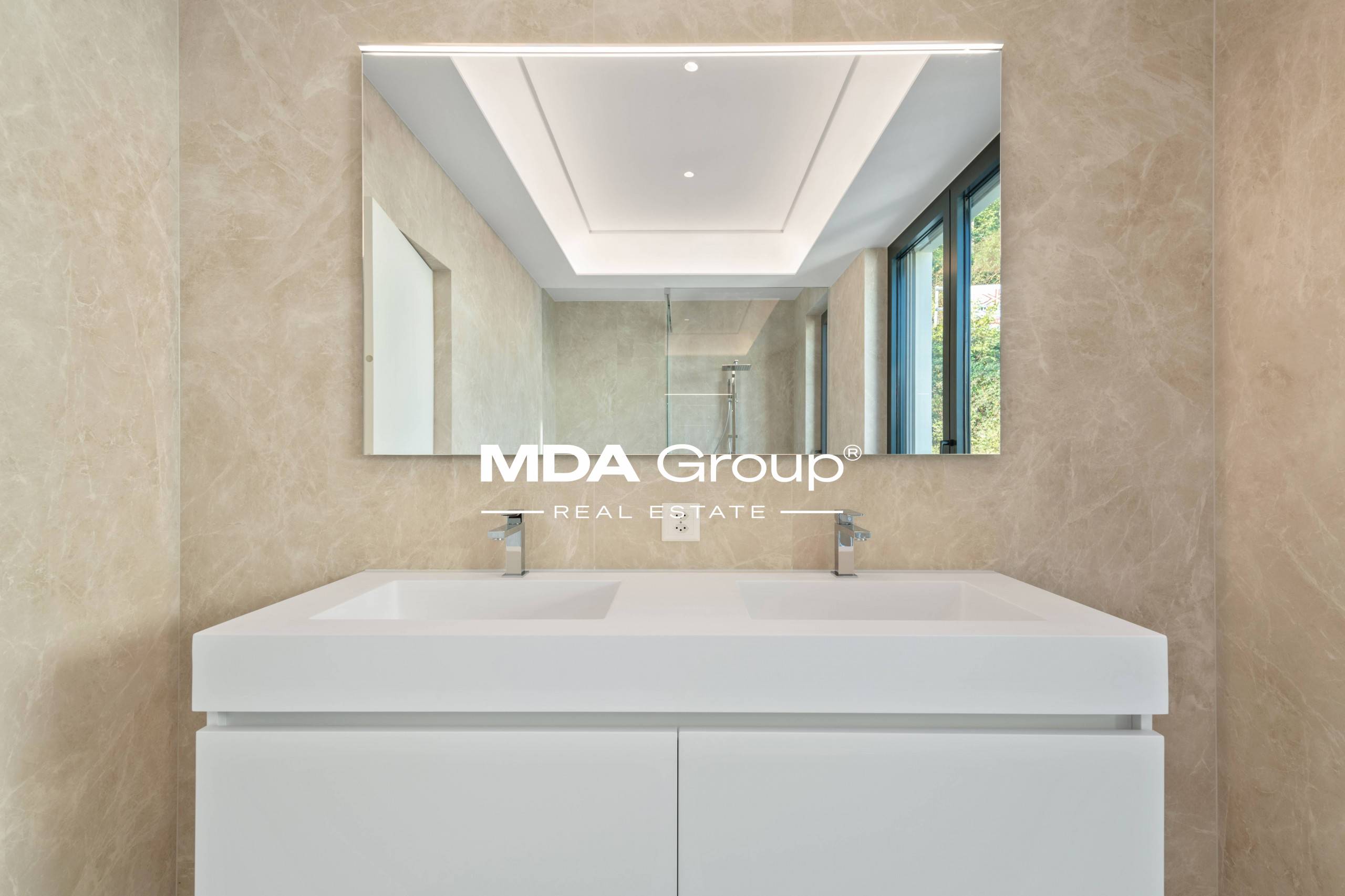 AMAZING LAKE VIEW PENTHOUSE