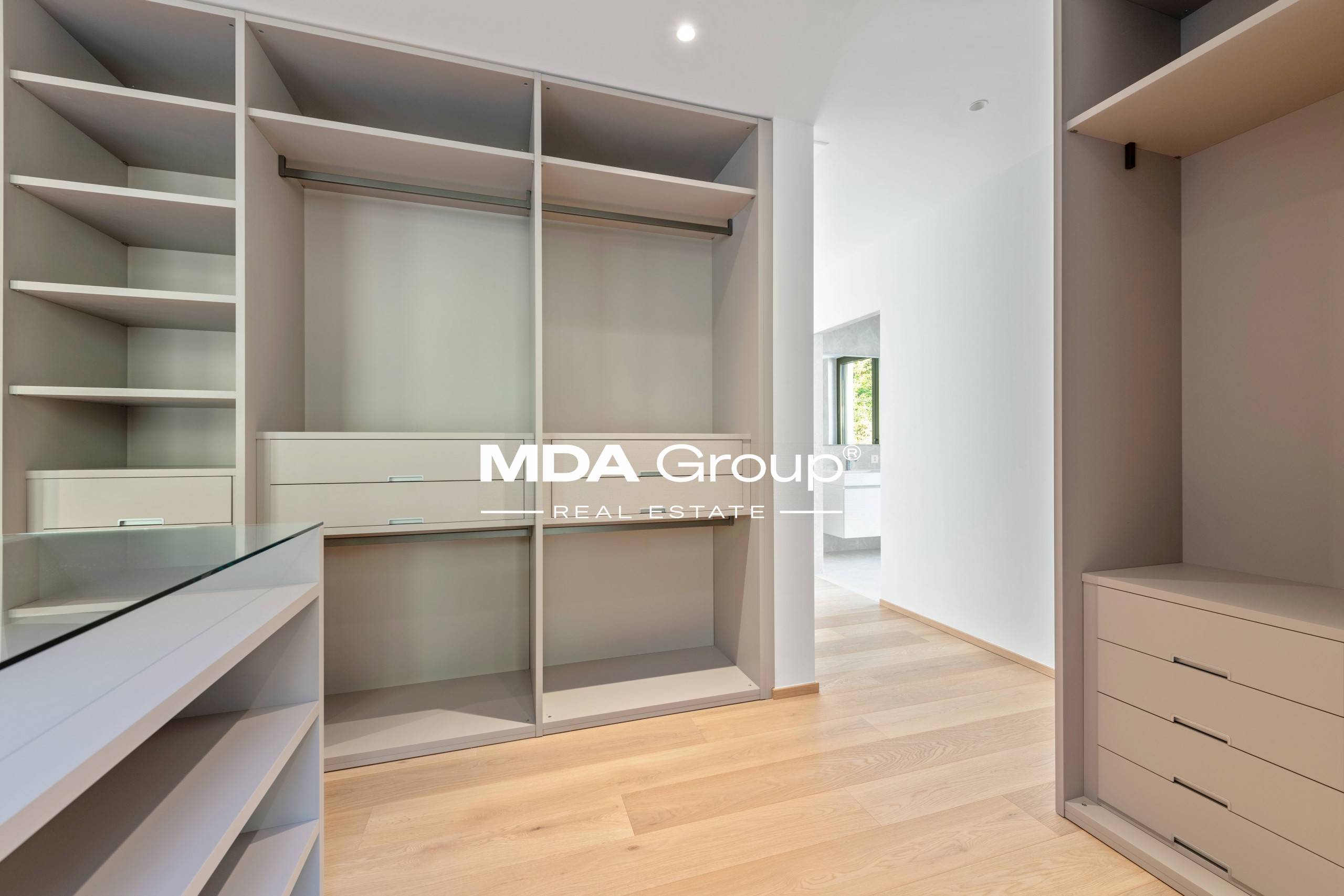 AMAZING LAKE VIEW PENTHOUSE