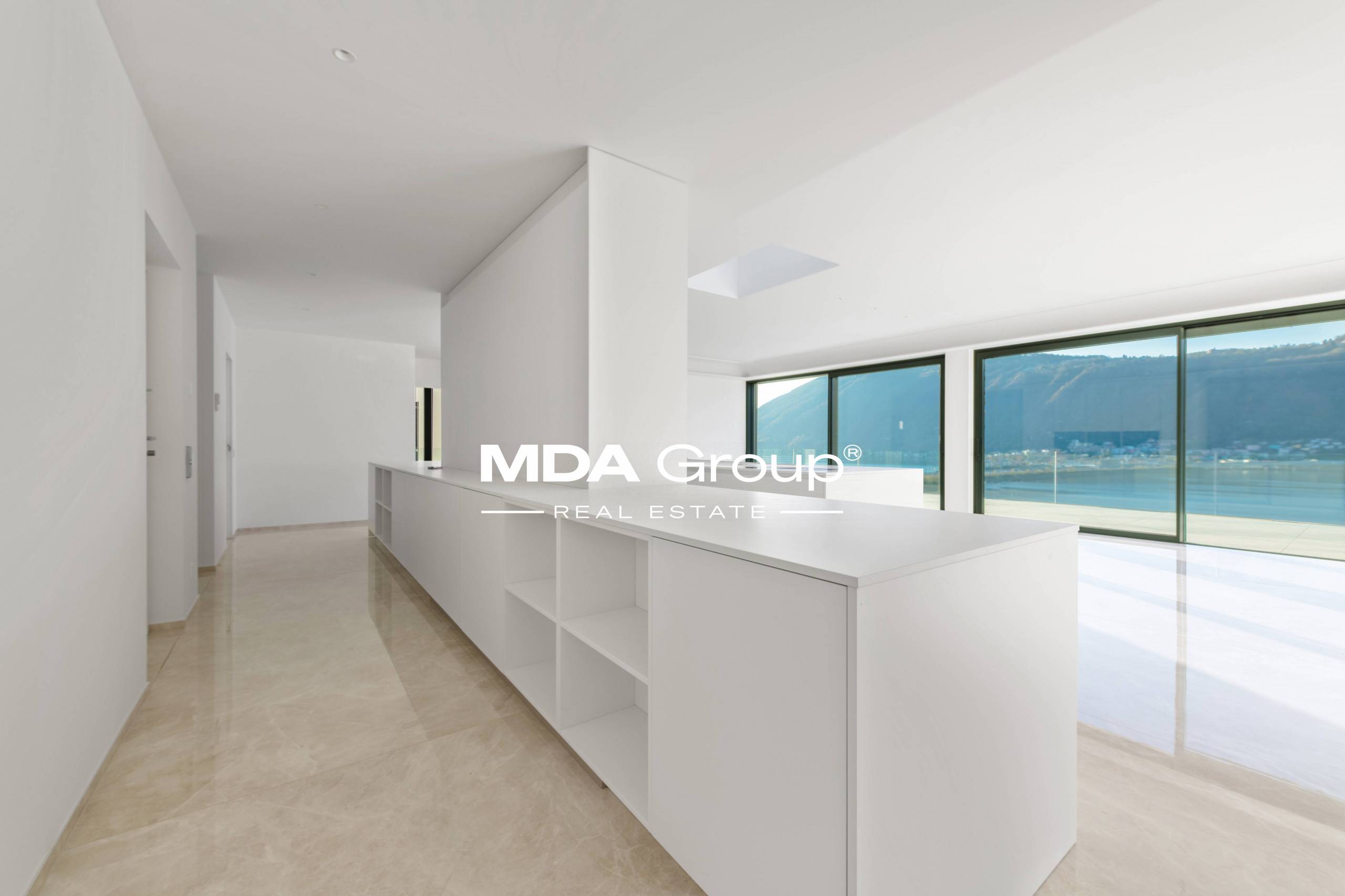 AMAZING LAKE VIEW PENTHOUSE