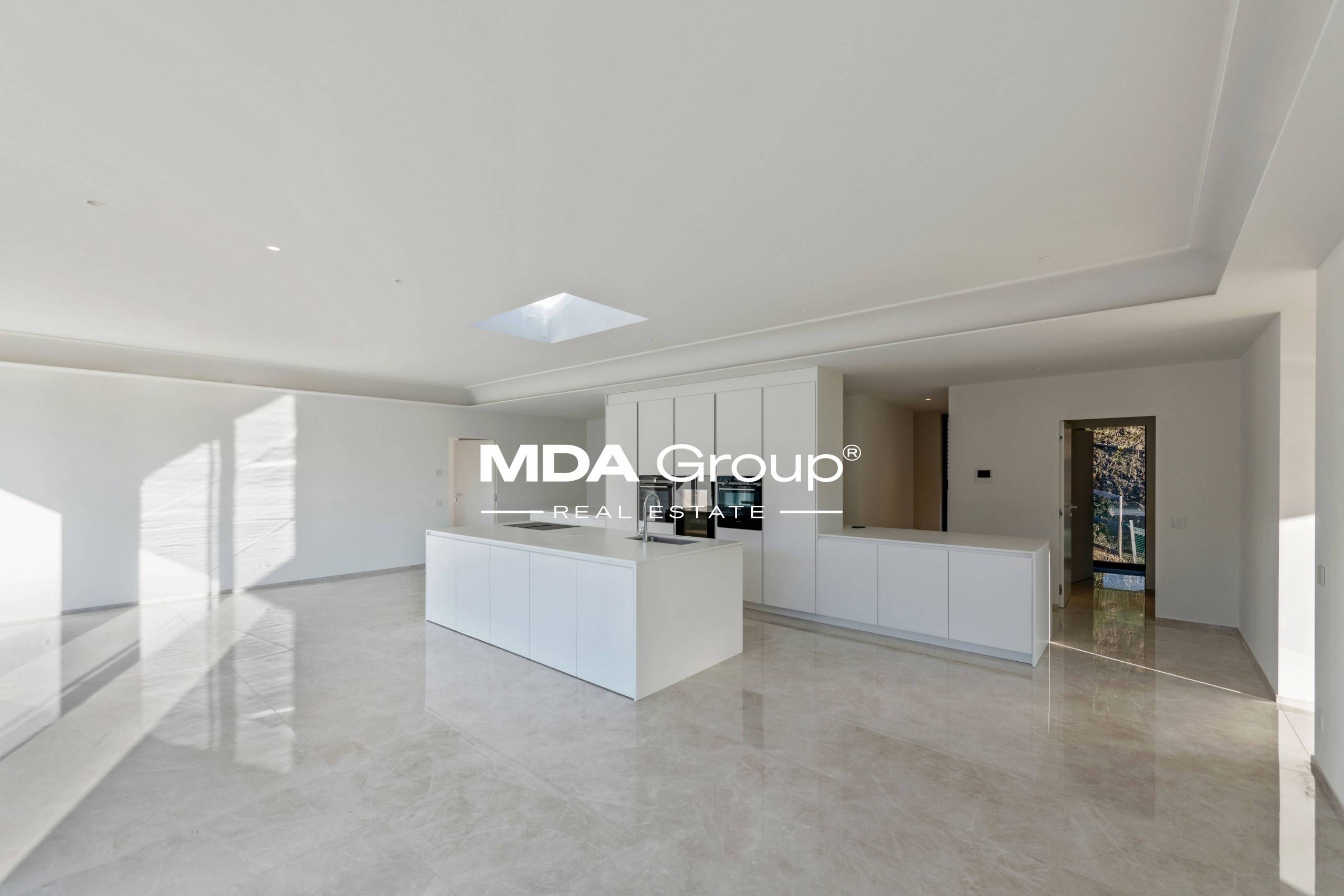 AMAZING LAKE VIEW PENTHOUSE