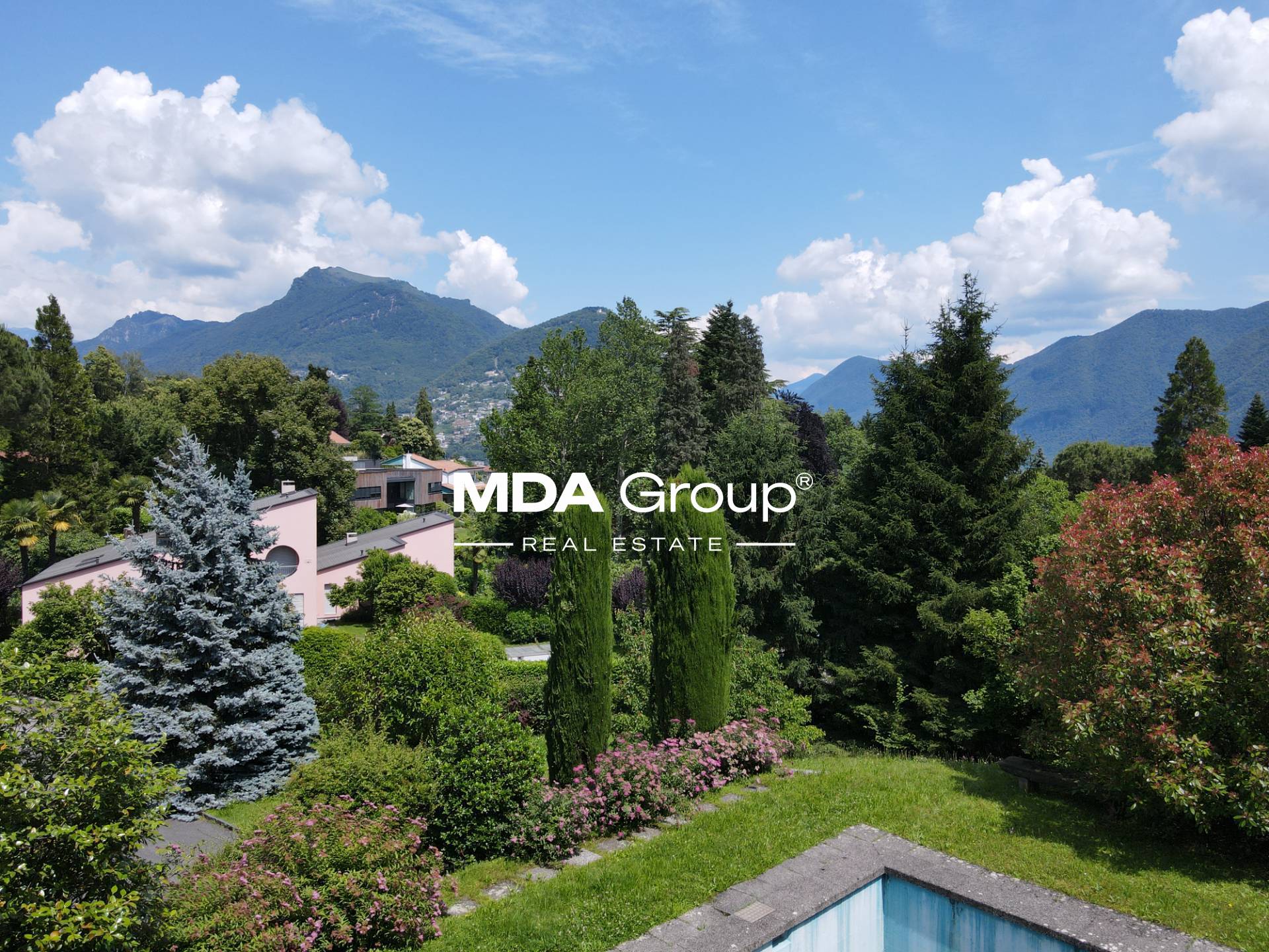 VILLA WITH BUILDING PLOT