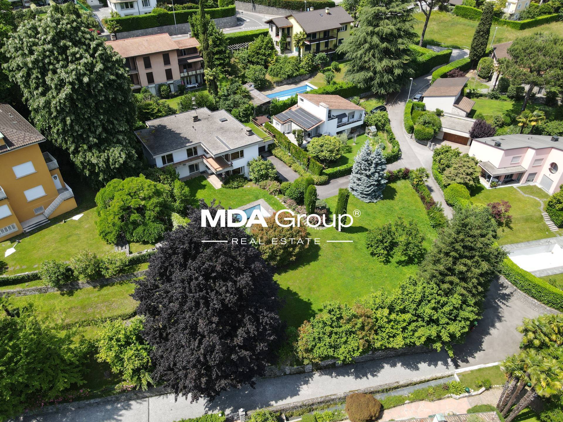 VILLA WITH BUILDING PLOT