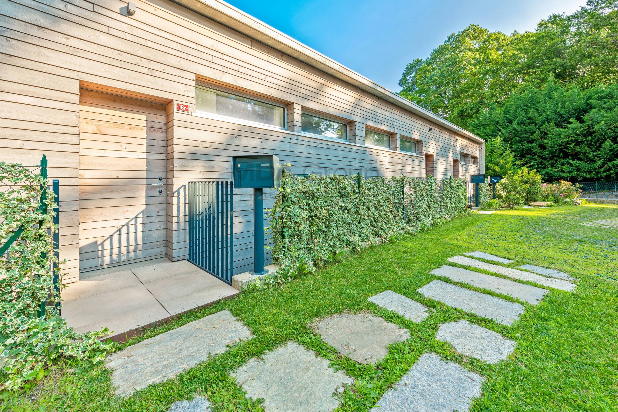 Duplex Immersed in Nature