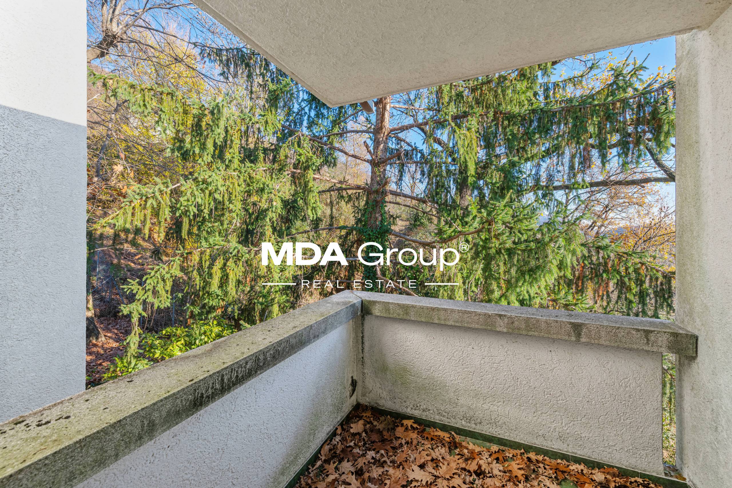 VILLA PANORAMICA ANNI ’70 DA RINNOVARE NEL VERDE