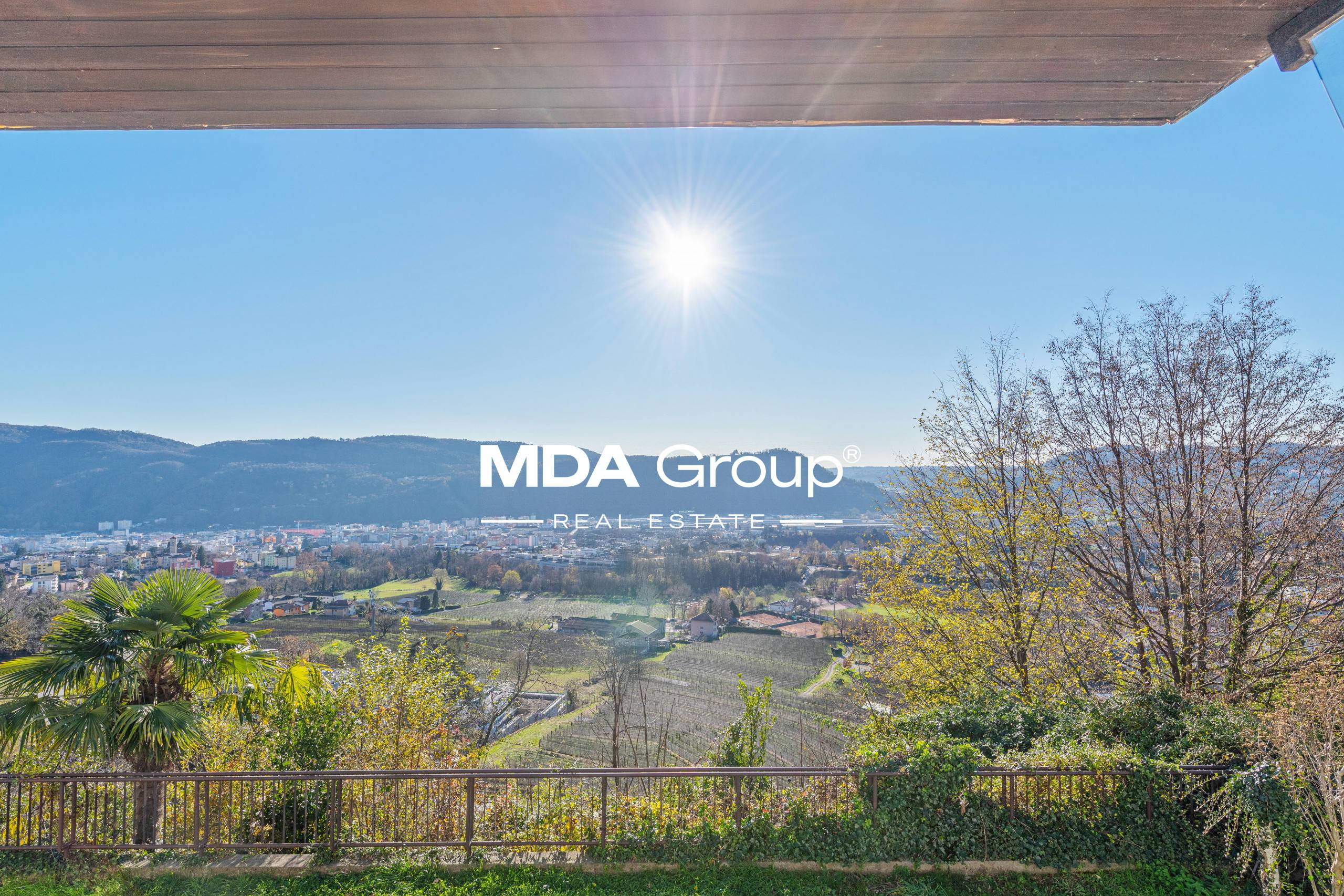 VILLA PANORAMICA ANNI ’70 DA RINNOVARE NEL VERDE