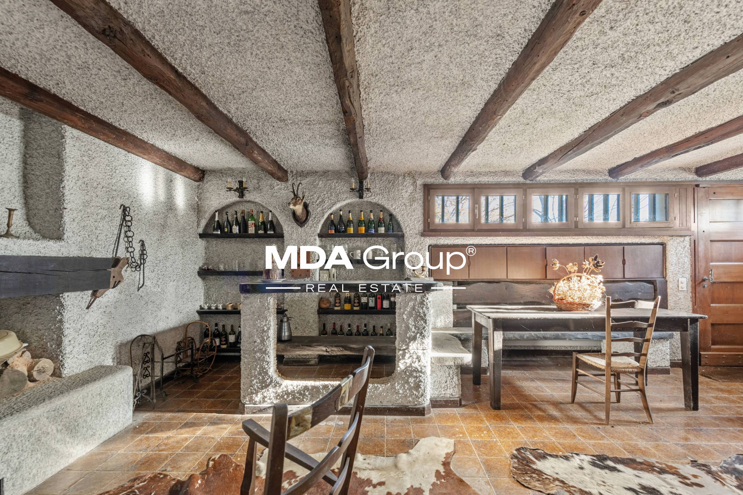 VILLA PANORAMICA ANNI ’70 DA RINNOVARE NEL VERDE