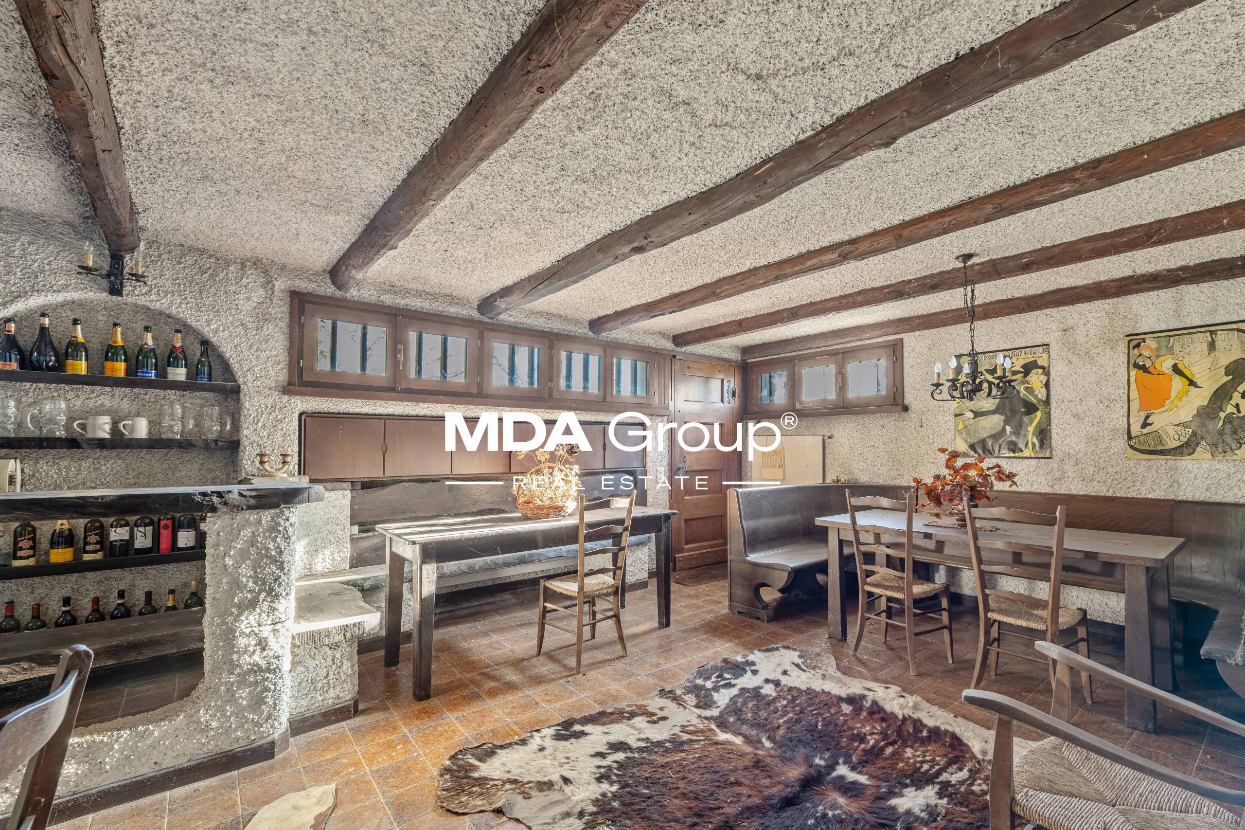 VILLA PANORAMICA ANNI ’70 DA RINNOVARE NEL VERDE